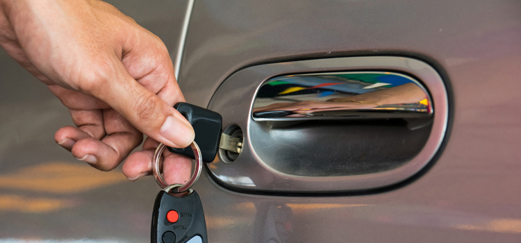 Car door lock repair in El Rio