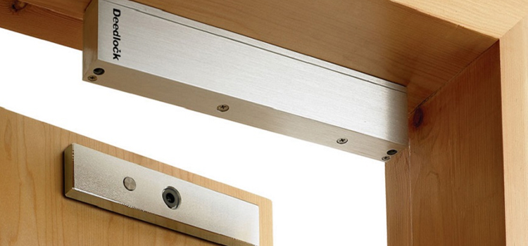 Magnetic lock installation El Rio